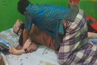 Tante Hijab Cantik Asyik Muncrat Di Dalam